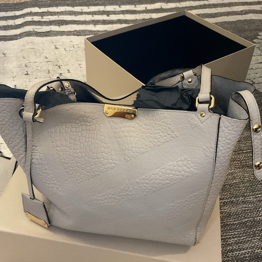 AUTHENTIC  BURBERRY  MEDIUM CANTERBURY  TOTE BAG IN LIGHT GRAYISH TAUPE
